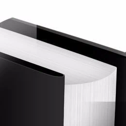 Capa de livro preto e branco elegante, estética moderna e minimalista.