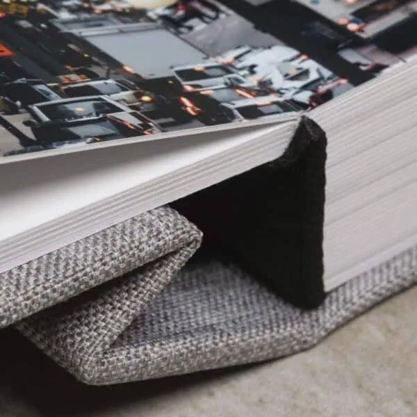 Módena 2 Catálogo de fotos de carros em livro fotográfico para clubes de fotografia e colecionadores, imagens de alta qualidade e detalhes precisos.
