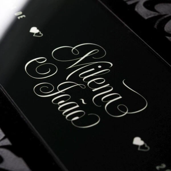 Alméria Chamada Fotoclube com design elegante em preto e branco.