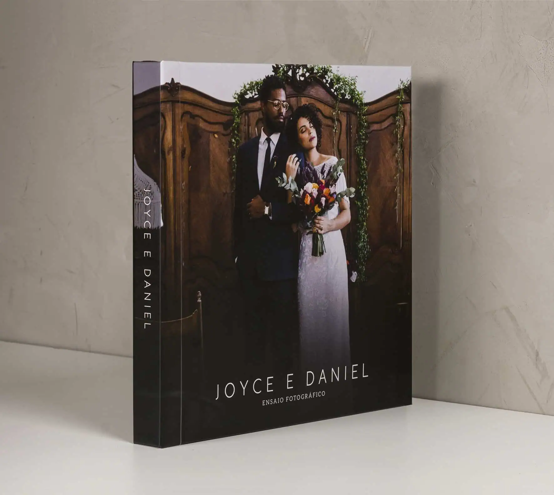 Encadernação fotográfica personalizada para ensaio de casal Joy e Daniel - Fotoclub.