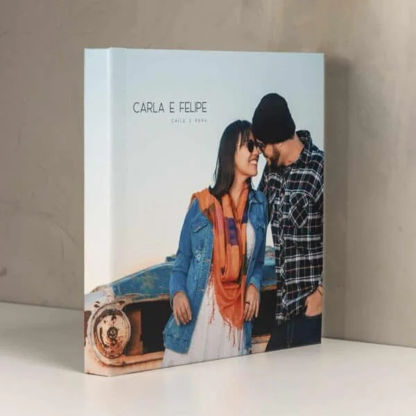 Capa Fotográfica Express Fotolivro de casal na cobertura fotográfica do Fotoclub, evento de fotografia profissional.