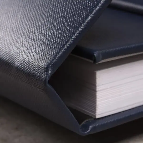 Capa Imã Álbum de fotos com capa de couro preta, projeto para fotógrafos e amantes de fotografia.