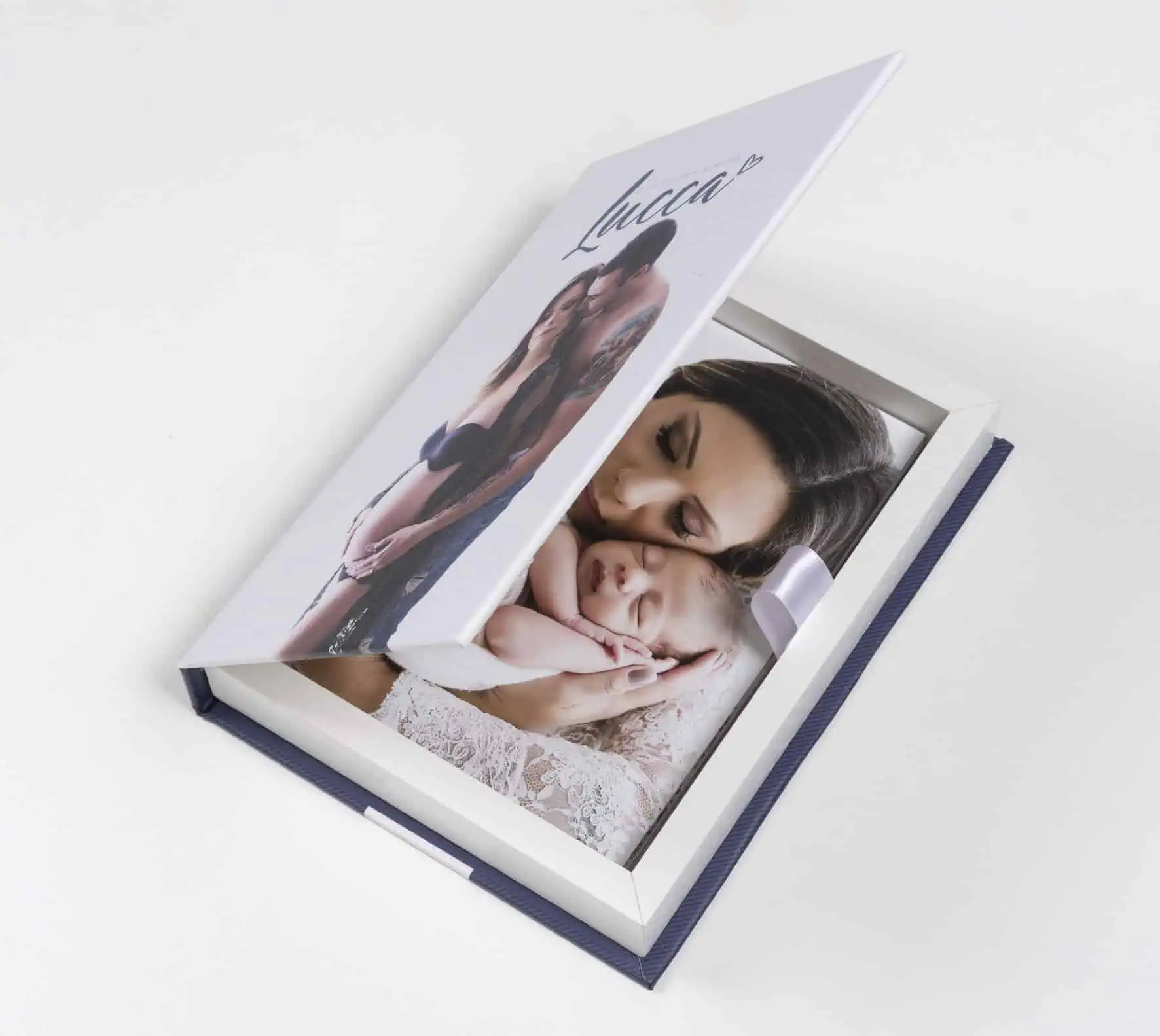 1. Fotografia personalizada de mãe e filho em caixa de acrílico com foto 3D.