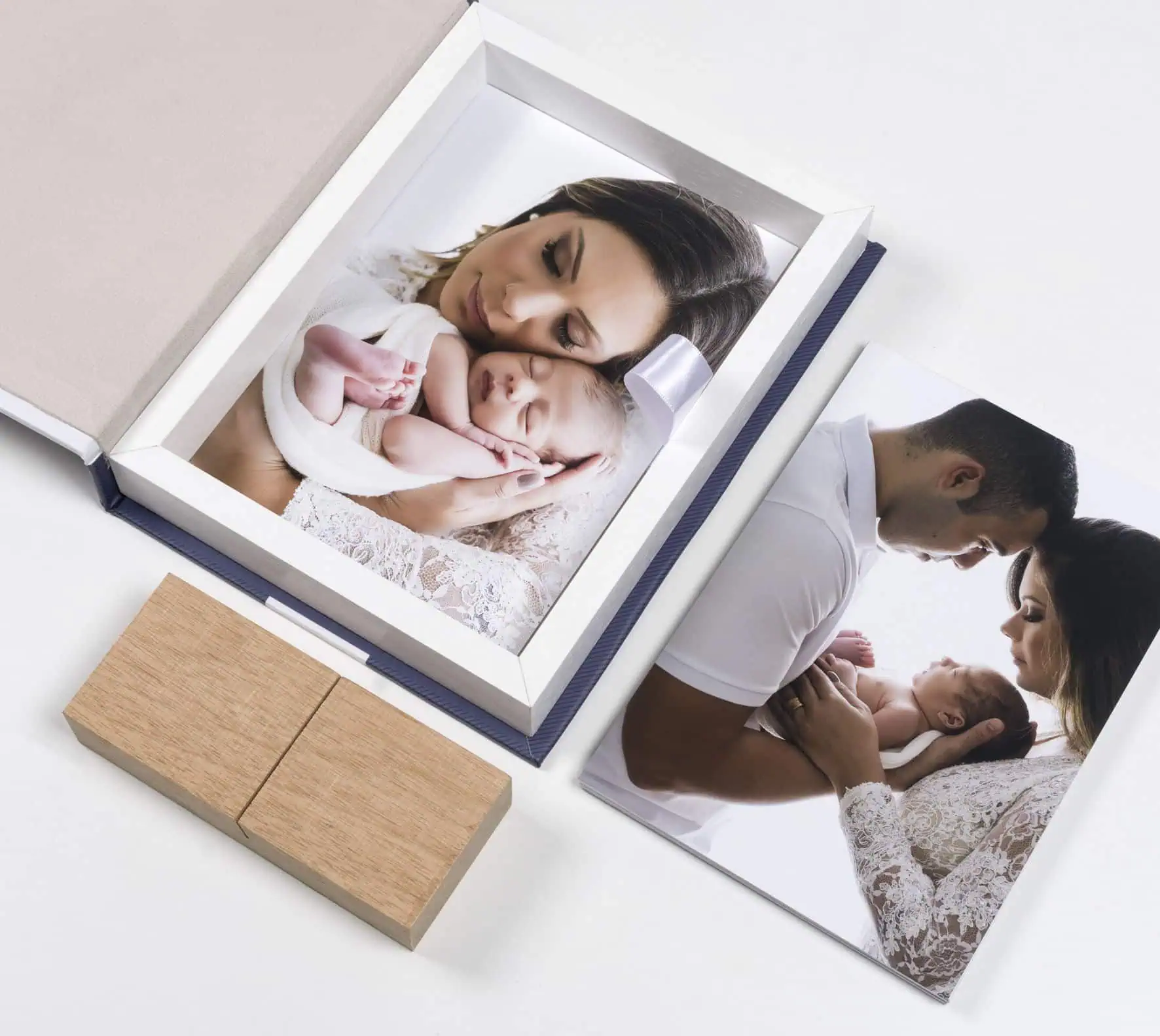 Retrato de família com fotos personalizadas em quadro para presente especial, serviço de fotografia por Fotoclub.
