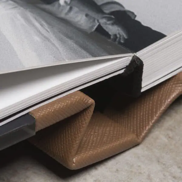 Roma Árvore de corte de papel fotográfico profissional, focada na produção de álbuns de fotos.