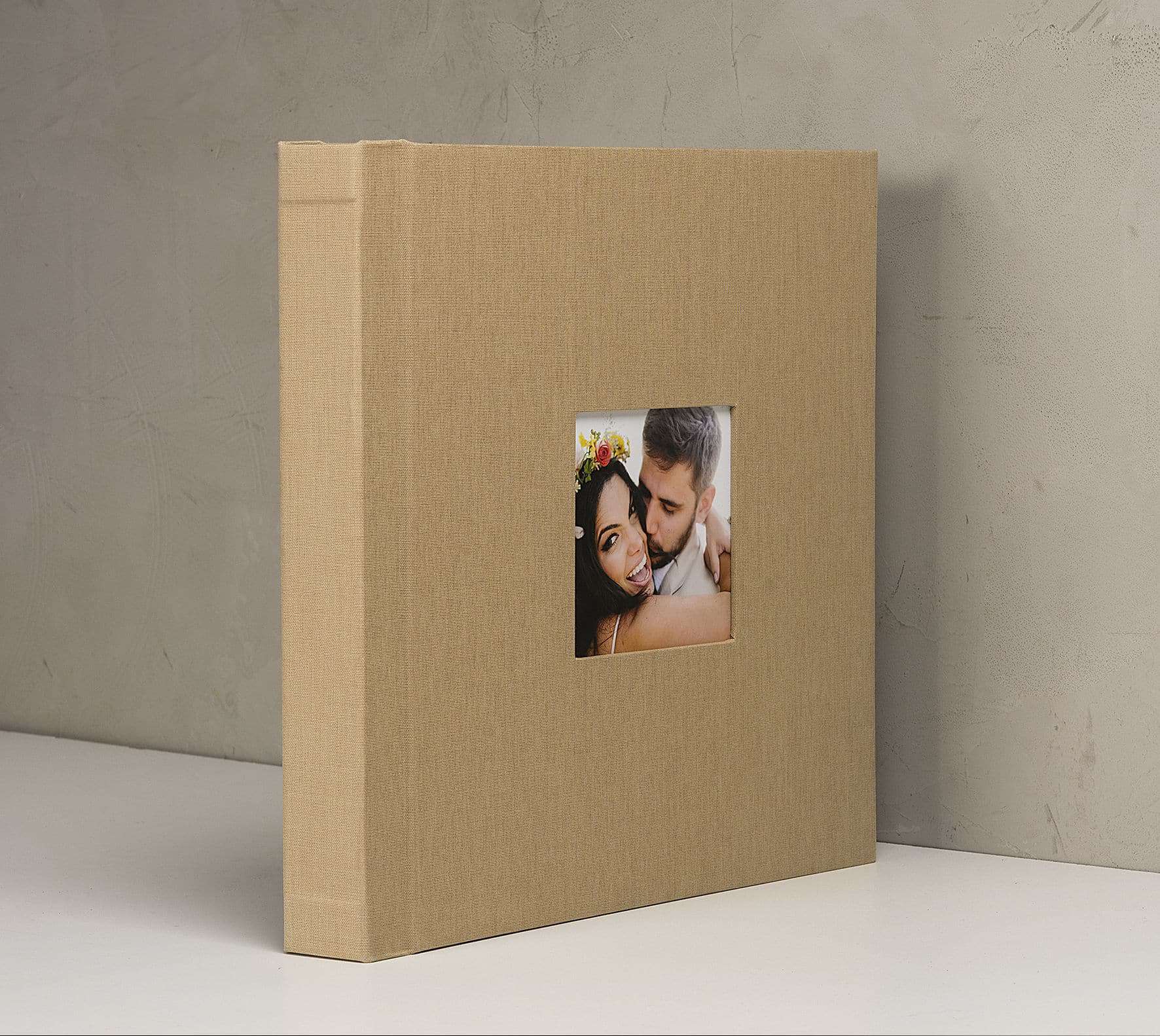 Linda caixa de fotos personalizada com foto de casal apaixonado, ideal para presentes românticos.