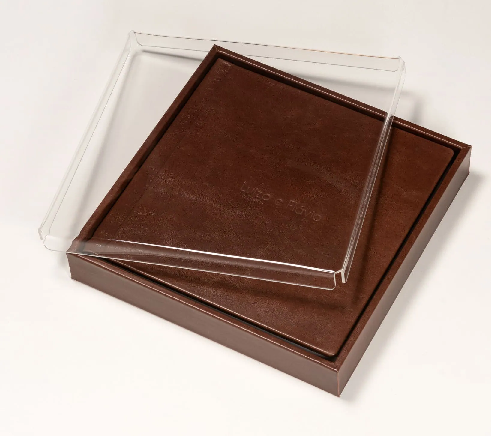 Elegância em álbum de fotos de couro personalizado para coleções especiais.