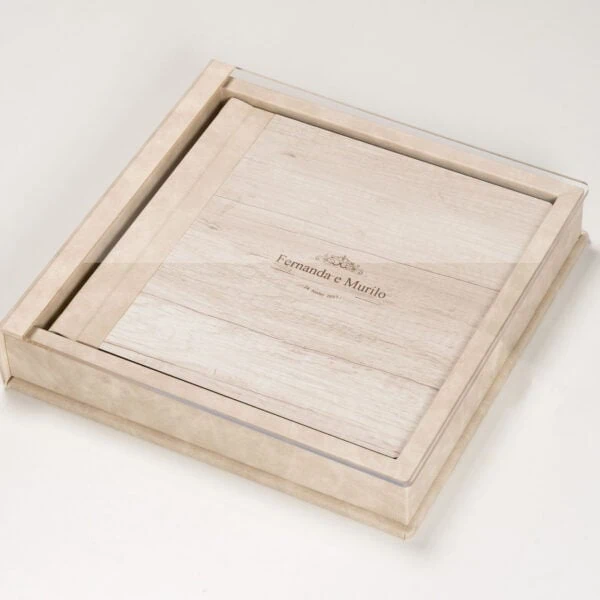 Caixa Acrílica c Aba Álbum de casamento em madeira personalizado, ideal para registros de eventos especiais.