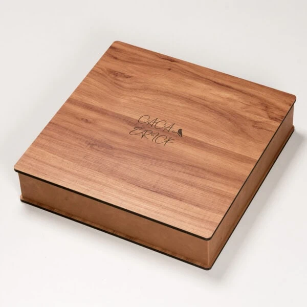 Caixa Wood Presente Caixa de madeira personalizada com gravação exclusiva para lembranças e presentes especiais.