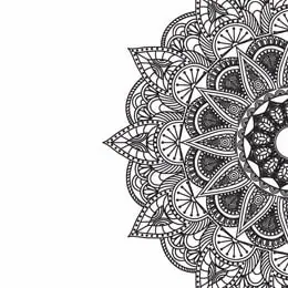 Detalhes de mandala preta e branca com arte intrincada e simétrica.
