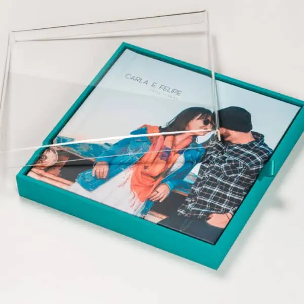 Caixa Acrílica Presente 1. Moldura personalizada de foto com casal, presente especial para ocasiões especiais.