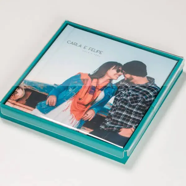 Caixa Acrílica Presente 1. Fotolivro personalizado de casal na loja Fotoclub, presente romântico e exclusivo.