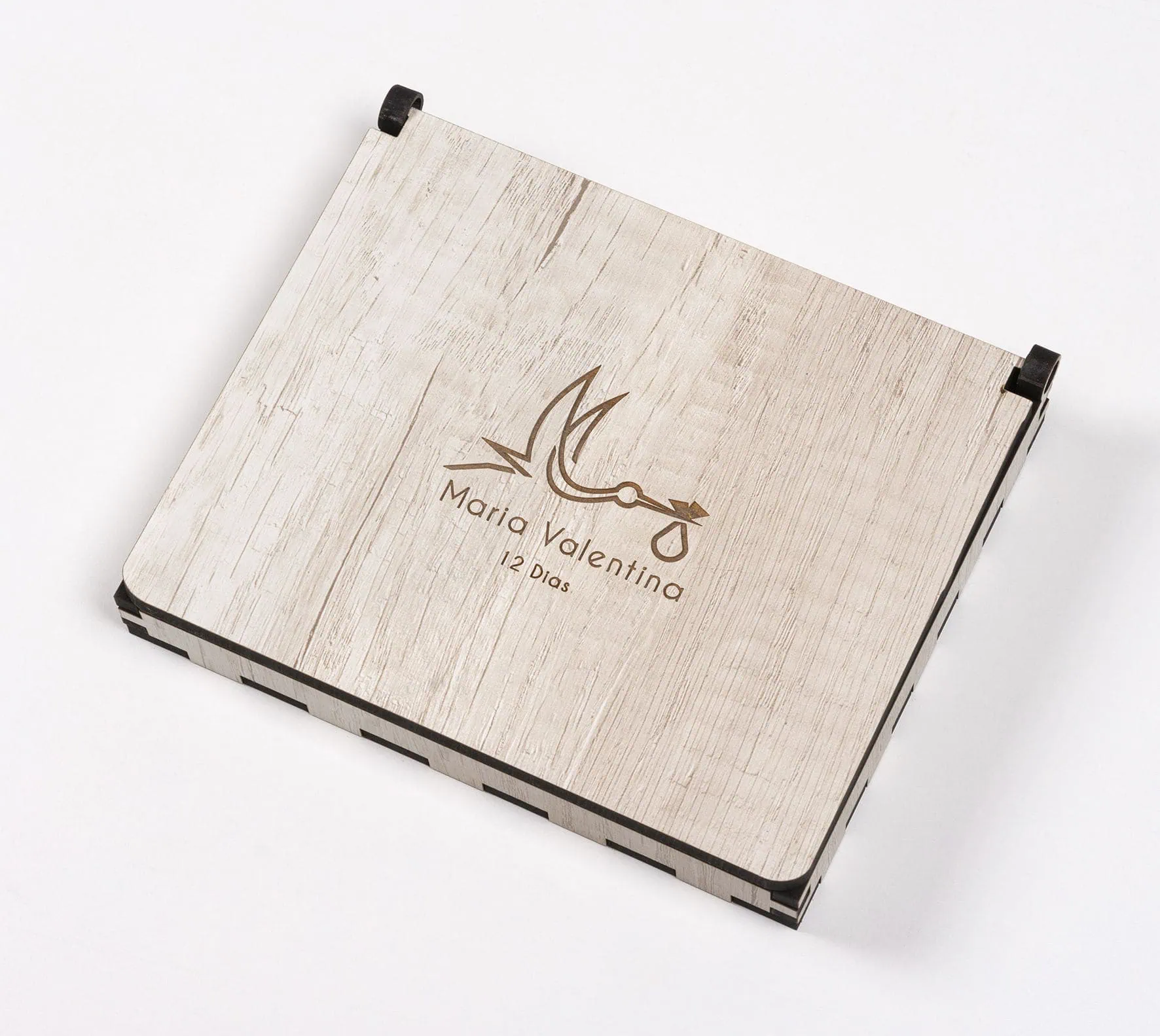 Ursos personalizados em madeira para lembranças de eventos especiais, como batizados, com gravação exclusiva.