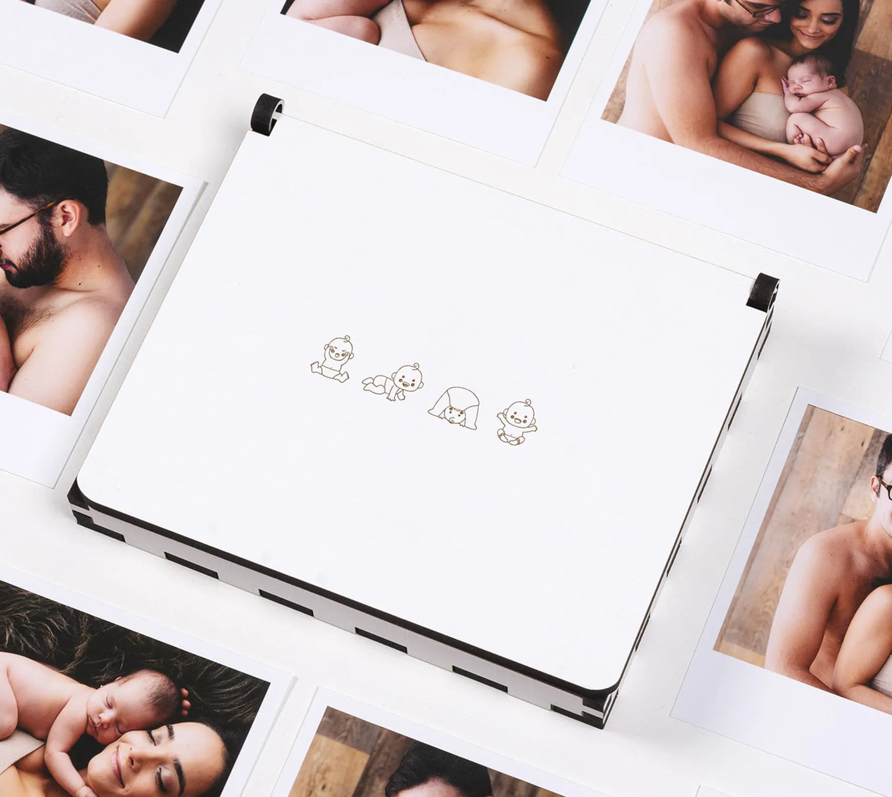 Fotografia de fotos de maternidade e recém-nascidos com fundo neutro, destaque para fotos familiares e profissionais.