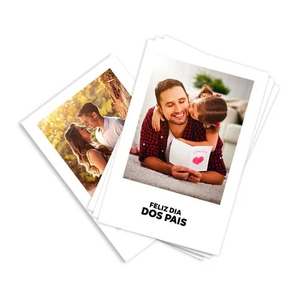 1. Pais brincando com filha, ensaio fotográfico ao ar livre, momentos familiares.
