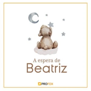 Boneco de ursinho com estrela e lua, imagem de desenho infantil, ideal para conteúdo infantil e decoração de quarto de bebê.