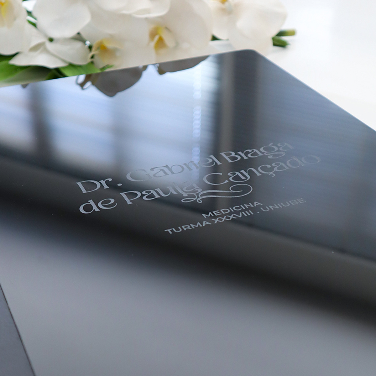Placa comemorativa do Dr. Gabriel Braga de Paiva Cansado, Medicina, Turma XXVIII, Unifei.