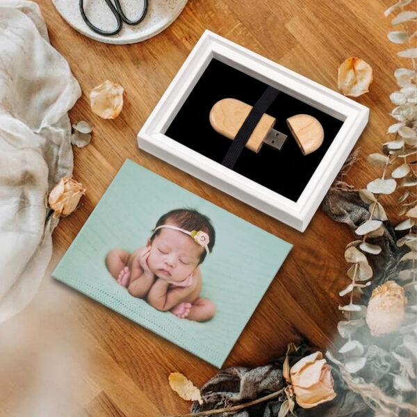 Foto 1 Presente de fotografia personalizado com foto de bebê e USB decorativo.